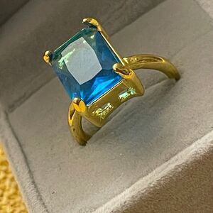 Blue chunk yellow ring